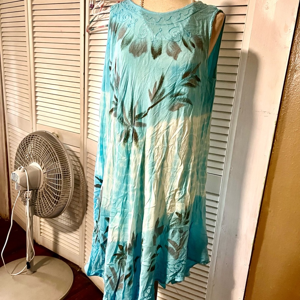 Sleeveless Tie-Dye Floral Tunic Dress in Aqua and White